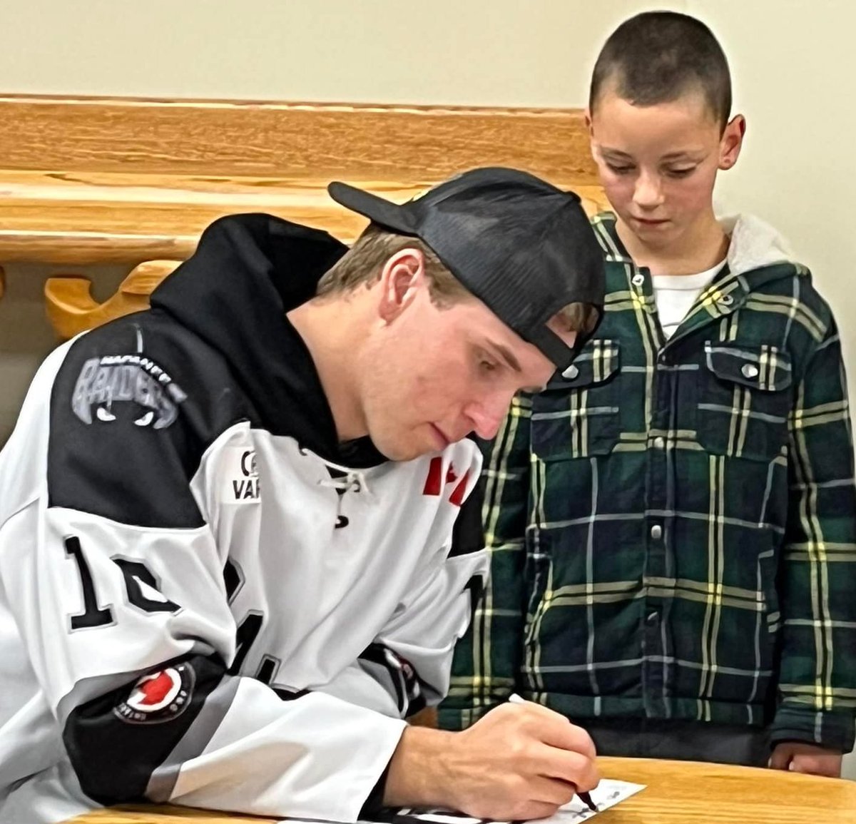 We'd like to wish our alternate captain defenceman No. 5 Erik MacNiel a very happy birthday today!