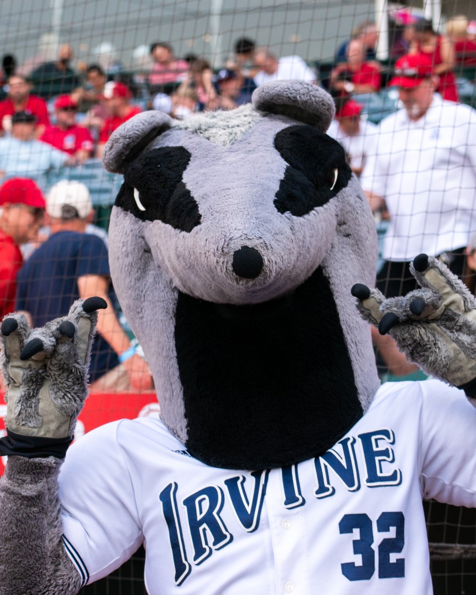 UCIAthletics's tweet photo. UC Irvine Baseball takes the field at ANGEL STADIUM next Tuesday, April 29th against Cal State Fullerton. Let's show our support! Grab your tickets at the link below!!

🎟️ | https://t.co/qcyhRMkkFx

#TogetherWeZot | #RipEm https://t.co/yILwICsDo6