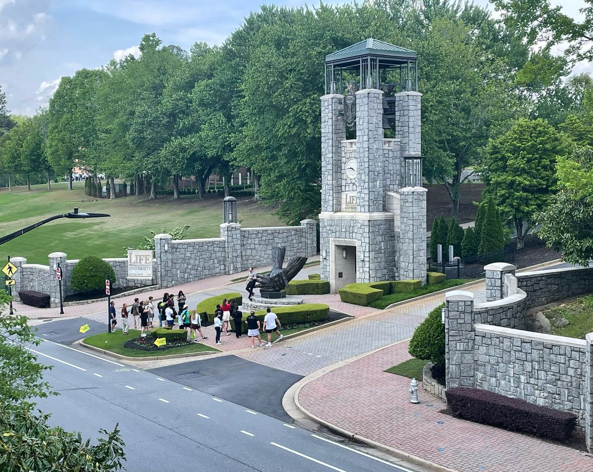 Exploring campus at Life Leadership Weekend. 🦅