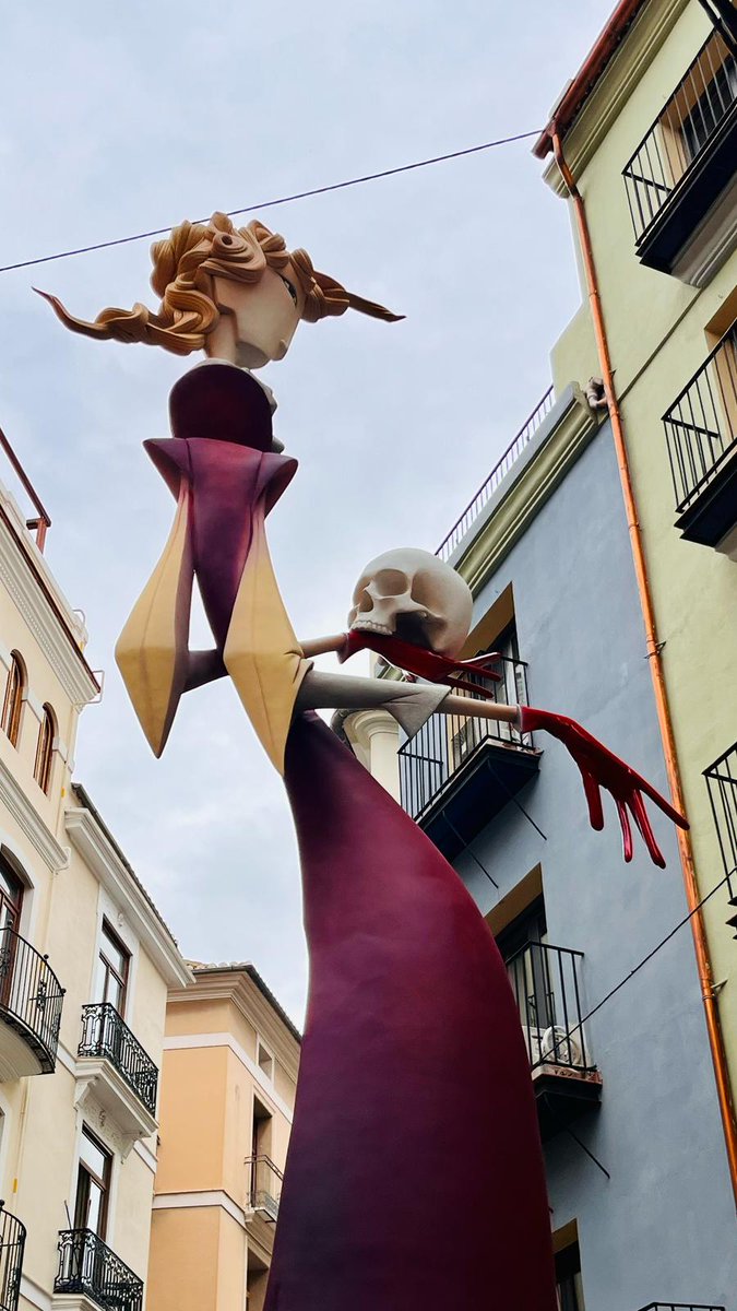 FallaCorregeria's tweet photo. Las #fallas2025 serán recordadas por una imagen icónica: el #Hamlet plantado en @FallaCorregeria con el Miguelete de fondo
La obra de #DavidMoreno ha supuesto su regreso al mundo de las #Fallas
Orgullosos del camino recorrido y enormemente agradecidos por su compromiso 🔥David ♥️ https://t.co/ey5Ar7tgWG