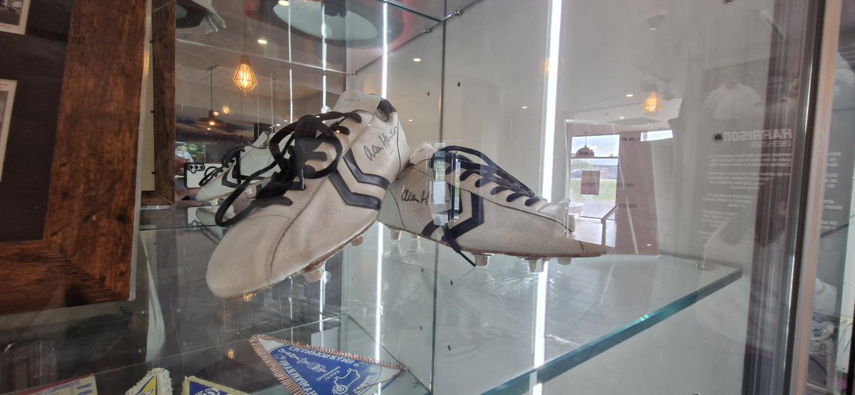 Jason Hunt@Aikido Derby🎗️ (@jasonhuntaikido) on Twitter photo I recognise these White Boots
🖤🤍⚽️🐏
#DCFC #Champions #Gladys
<a href="/alanhinton11/">Alan Hinton</a> <a href="/dcfcofficial/">Derby County</a> <a href="/phillowe1/">Phil Lowe - Derby County Shirts Collection -</a> <a href="/RamsHeritage/">Rams Heritage Trust</a> <a href="/P_T4T_R4M/">Paul tattershaw</a> I recognise these White Boots
🖤🤍⚽️🐏
#DCFC #Champions #Gladys
<a href="/alanhinton11/">Alan Hinton</a> <a href="/dcfcofficial/">Derby County</a> <a href="/phillowe1/">Phil Lowe - Derby County Shirts Collection -</a> <a href="/RamsHeritage/">Rams Heritage Trust</a> <a href="/P_T4T_R4M/">Paul tattershaw</a>