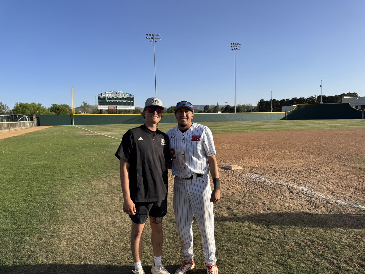 ramsbaseball12's tweet photo. 👊🏼That #proud feeling a Coach gets knowing former @MontwoodHS 🐏⚾️competing against each other at the collegiate level! Former Rams Damian Robles @utpb_baseball &amp; Primo Vasquez @BaseballSRSU getting after it! #RamFAM. Thank for sharing Dame! 🙏🏻 https://t.co/y3BkiRyYA9