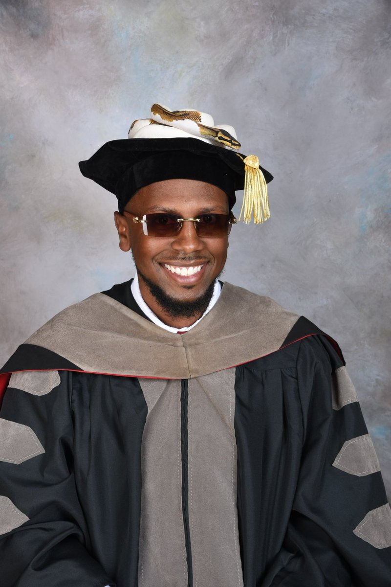 OMGimBlack's tweet photo. I really did it!! I’m about to be a Doctor. 🩺🐾 #thankyouGod https://t.co/tOX5FRXgCU