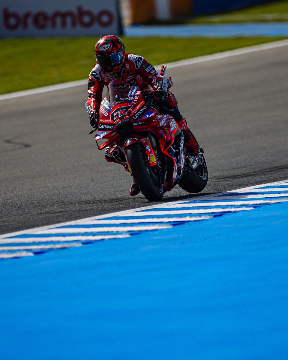 #SpanishGP 🇪🇸

Day one: P2 (1’36”094) +0.103 

A Good Friday here in Jerez 😎🤟🏻 #GoFree