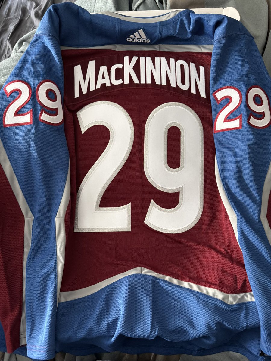 After my last couple of attempts at a <a href="/CoolHockey/">CoolHockey.com</a> #MysteryBox were teams I couldn’t stand, this time around was much better! I know <a href="/JaniceOwen/">Janny Annie 🏳️‍🌈🇨🇦🇺🇦</a> would approve!