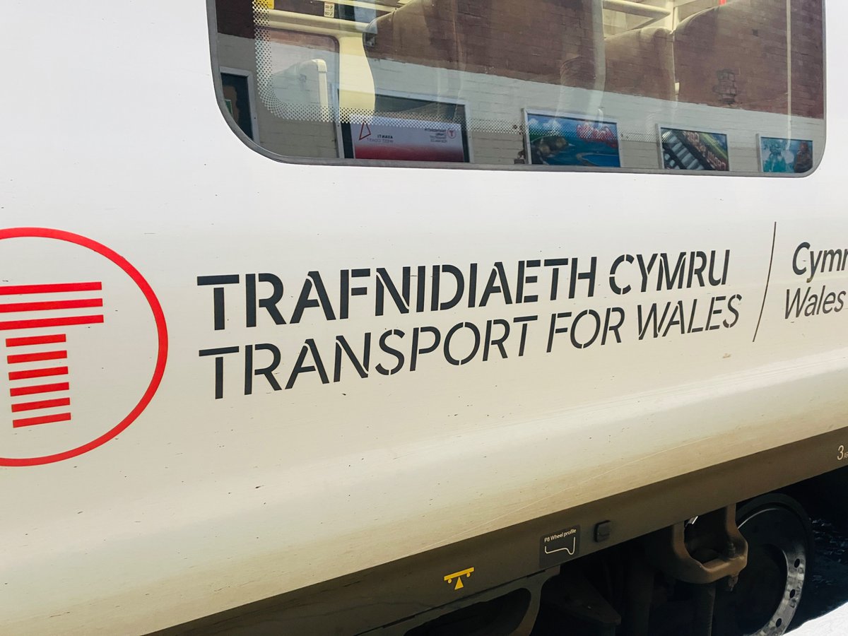 Tomaí Rua (@tomairua) on Twitter photo Cén fáth nach bhfuil dea-chleachtas den chineál seo ag <a href="/TFIupdates/">Transport for Ireland</a>?
Tá fíordhroch-chuma ar na comharthaí nuachoilíneacha aonteangacha ‘Transport for Ireland’ úd. Cén fáth nach bhfuil dea-chleachtas den chineál seo ag <a href="/TFIupdates/">Transport for Ireland</a>?
Tá fíordhroch-chuma ar na comharthaí nuachoilíneacha aonteangacha ‘Transport for Ireland’ úd.