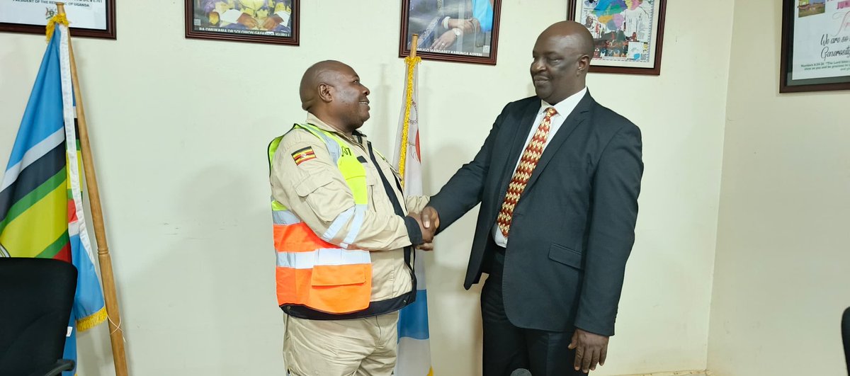 We have this evening hosted a team of investors from the Kwagalana group led by their Chairman Hon. Godfrey Kirumira. The group is on a tour of Bunyoro to identify investment opportunities.
The tour is organized by the Petroleum Authority of Uganda.