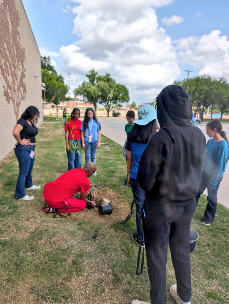🐊 Jennifer Jobe M.Ed. 🦩 (@jennifermjobe) on Twitter photo Mr Randle stayed with some students after school on Tuesday to plant trees in honor of Earth Day. 🌎
<a href="/CampbellGators/">Campbell Middle</a> Mr Randle stayed with some students after school on Tuesday to plant trees in honor of Earth Day. 🌎
<a href="/CampbellGators/">Campbell Middle</a>
