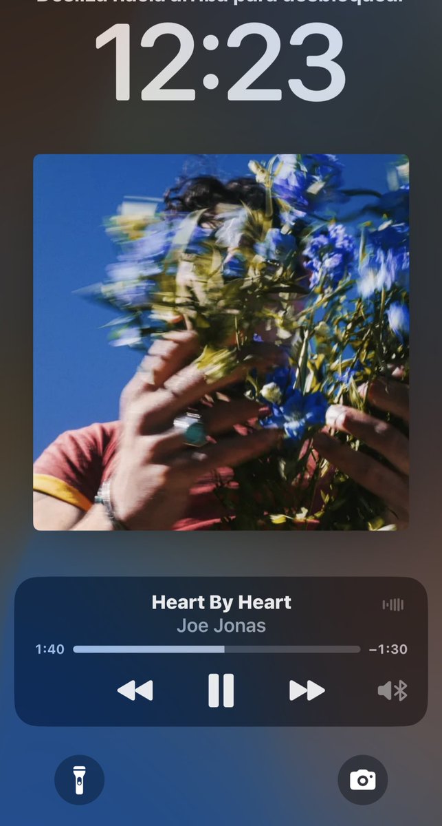 No puedo dejar de escuchar HEART BY HEART 😭 <a href="/joejonas/">J O E  J O N A S</a>