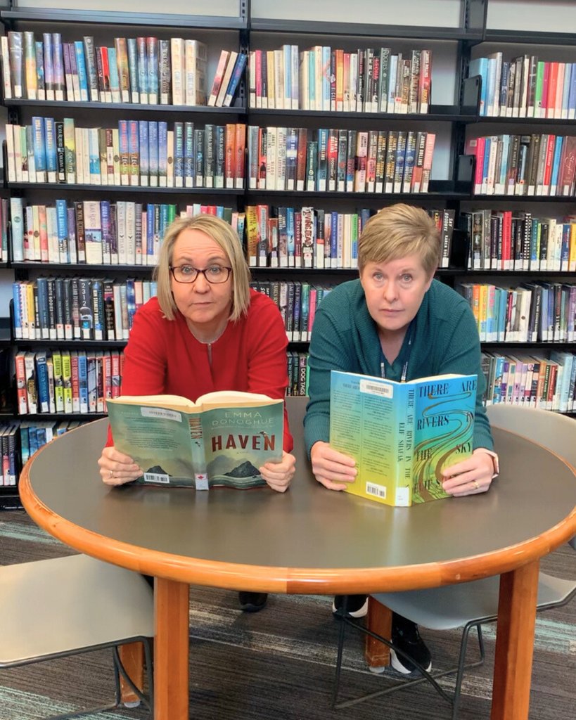 WellandLibrary's tweet image. We’ve been caught!
Yes, some of us get so absorbed in a book that we forget it’s work time. Oops! 😂 Don’t worry though, we’re always here to help! Just as soon as we finish this chapter!  #LibraryLife #LibraryFun #Bookcoholics