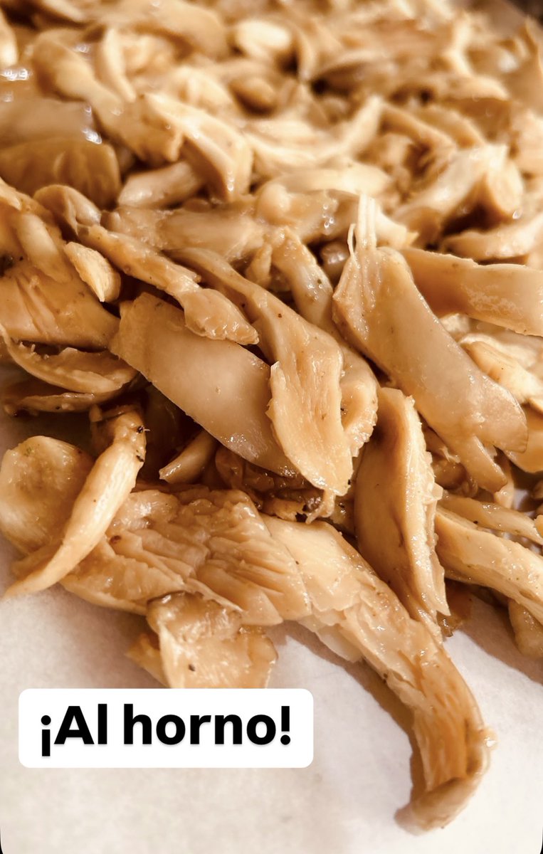 GrabABiteMex's tweet image. Preparando nuestra deliciosa tinga de setas. 😋
#CookingForEveryone