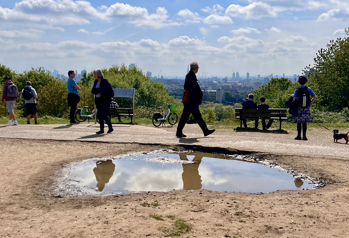 LizzieHelenMay's tweet photo. #fourforFriday - a lovely day for a walk on the Heath https://t.co/Oz4ZiiWemW