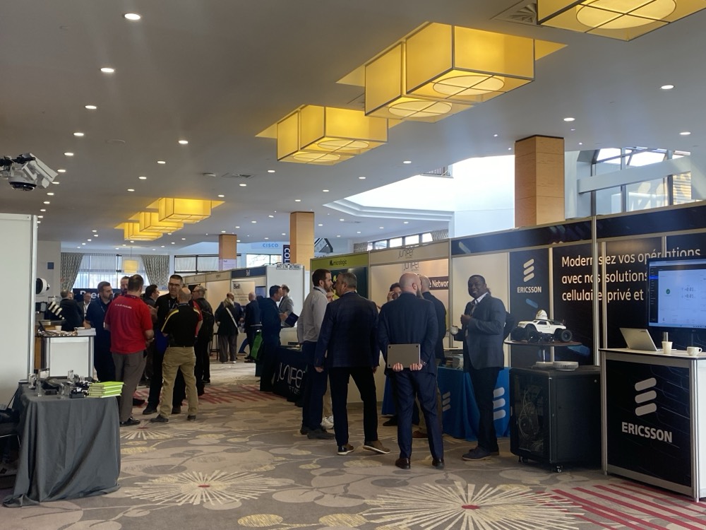 Beslogic était hier à #InfoTélécom2025!

Des présentations intéressantes de Cisco, Checkpoint, Rogers et Radio-Canada 🌐

De belles discussions sur l'avenir responsable de la télécom💡

Merci aux organisateurs pour cette superbe journée ! 🚀

#Telecom #Innovation #Networking