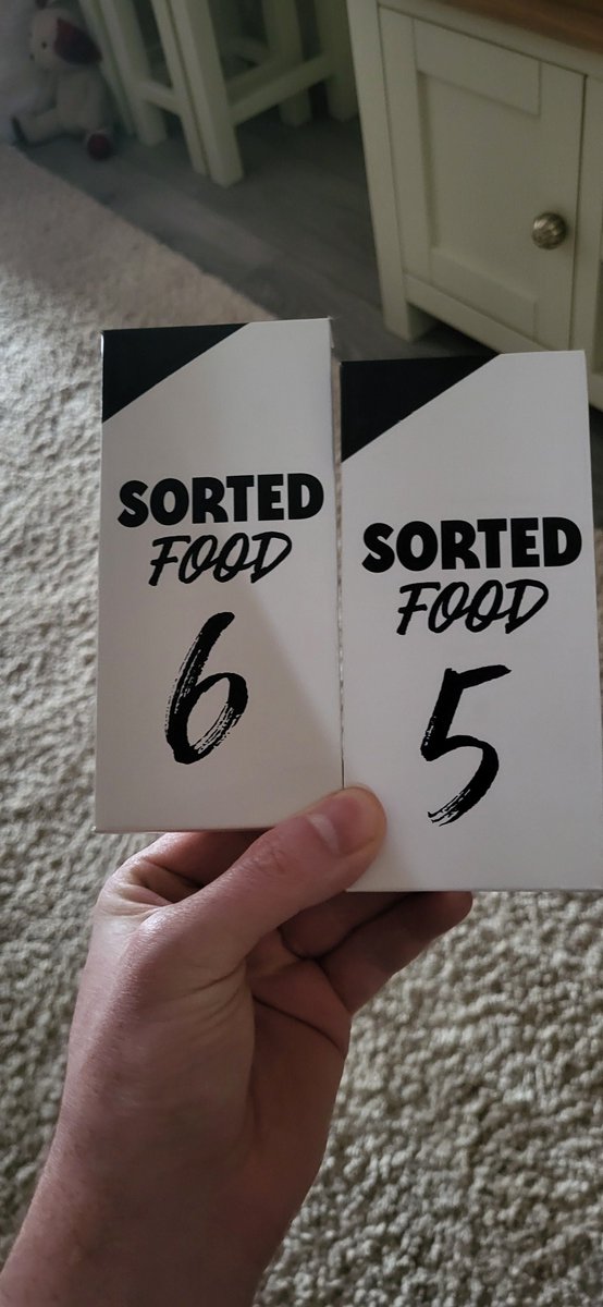 zetascrub's tweet image. Prepping for #SortedLive — gourmet grub, a splash of mystery wine, and the hope my taste buds decide to grow up tonight. Not a wine guy… yet.