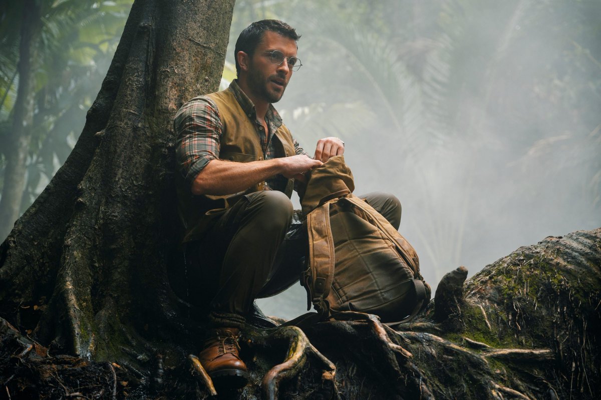 Happiest of Birthdays to the incredible and talented Jonathan Bailey. No matter which role you take on, you never fail to amaze us. 🎉