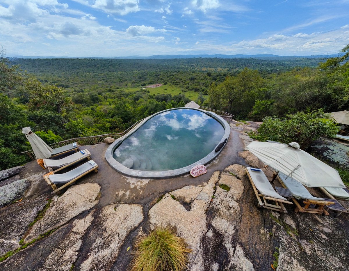 Ssenyonyiderick's tweet photo. Evening vibes from Lake Mburo National Park, this is easily my second favourite park in Uganda, right after Kidepo of course🌄

I've just arrived at @MihingoLodge, and let me tell you - this place is something special. Perched atop a rocky hill, the lodge seamlessly blends into the natural landscape, constructed using local materials like stone, wood, and thatch

The views from up here? Pure madness🙌

Lake Mburo might be small, but it hits different - especially because you can do things like walking safaris and even horse riding inside the park. Yep, tomorrow we ride horses through the wild🤞

For now, lemme catch some sleep... nange nkoye ehhh😁

#ExploreUganda #UniquelyOurs