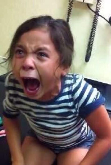 DAMN IT, I CAN'T FINISH A DRAWING NOW BECAUSE THEY'LL THINK I COPIED SOMEONE'S DRAWING AAAAAAA

I was finishing the lineart but now... I'll save it in the trunk (I don't want to have problems)