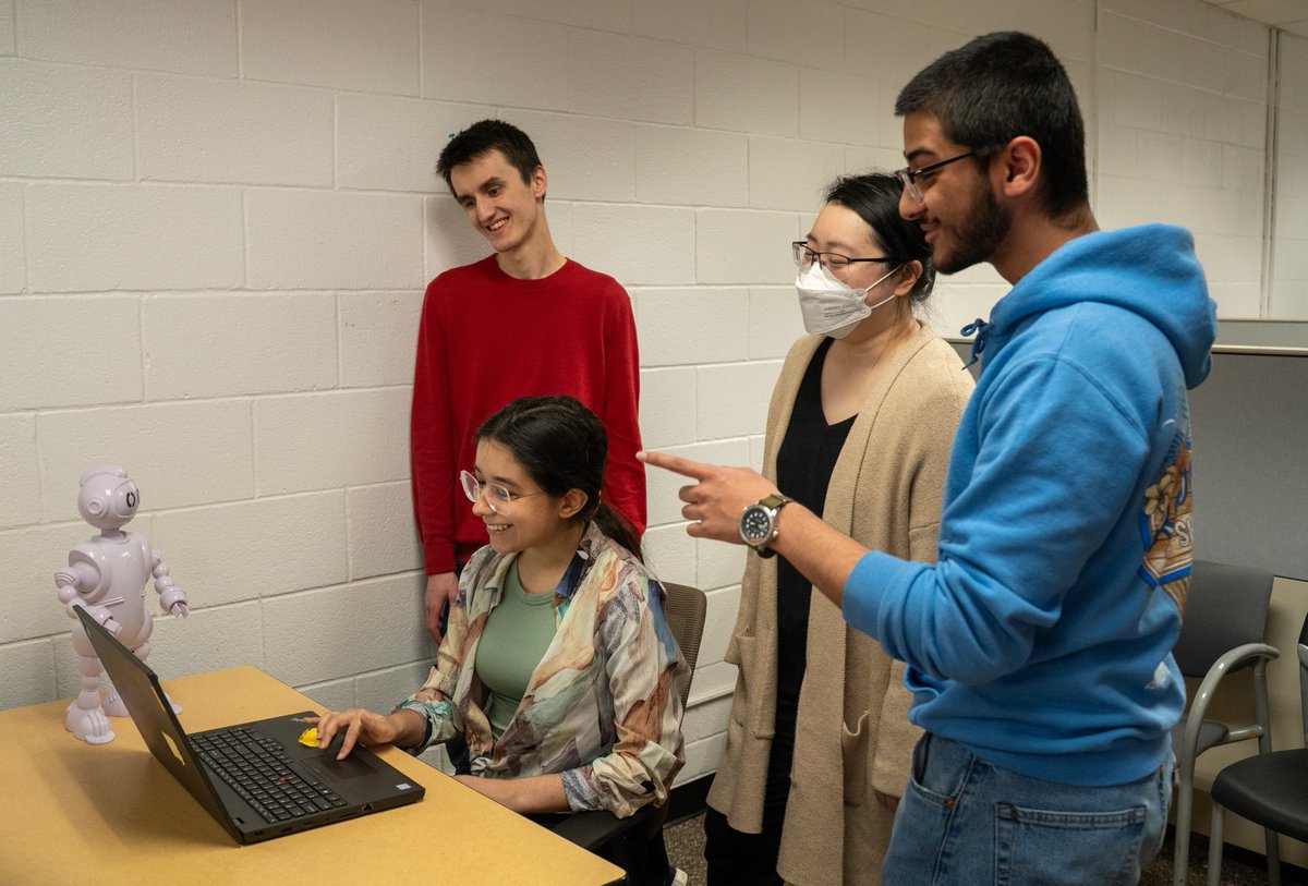 At York’s Markham Campus, Lassonde is reimagining 1st year CS—connecting coding to real-world challenges like DNA analysis &amp; chemical simulations. With hands-on, spiral learning, students thrive from day 1. bit.ly/44NInvc 
#StudyatYorkU #YUChangeMakers #YUPositiveChange