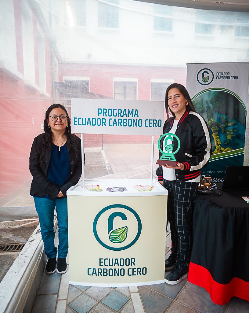 EcuadorMAE's tweet photo. En el evento, la directora del Proyecto #GRECI, Alexandra Cabrera destacó las acciones que se llevan a cabo durante el 2025, entre estas:
✔️Plan Nacional de Gestión Integral de residuos y desechos sólidos no peligrosos; y el
✔️ Plan Nacional de reducción de residuos plásticos. https://t.co/PwuK8N0GT0