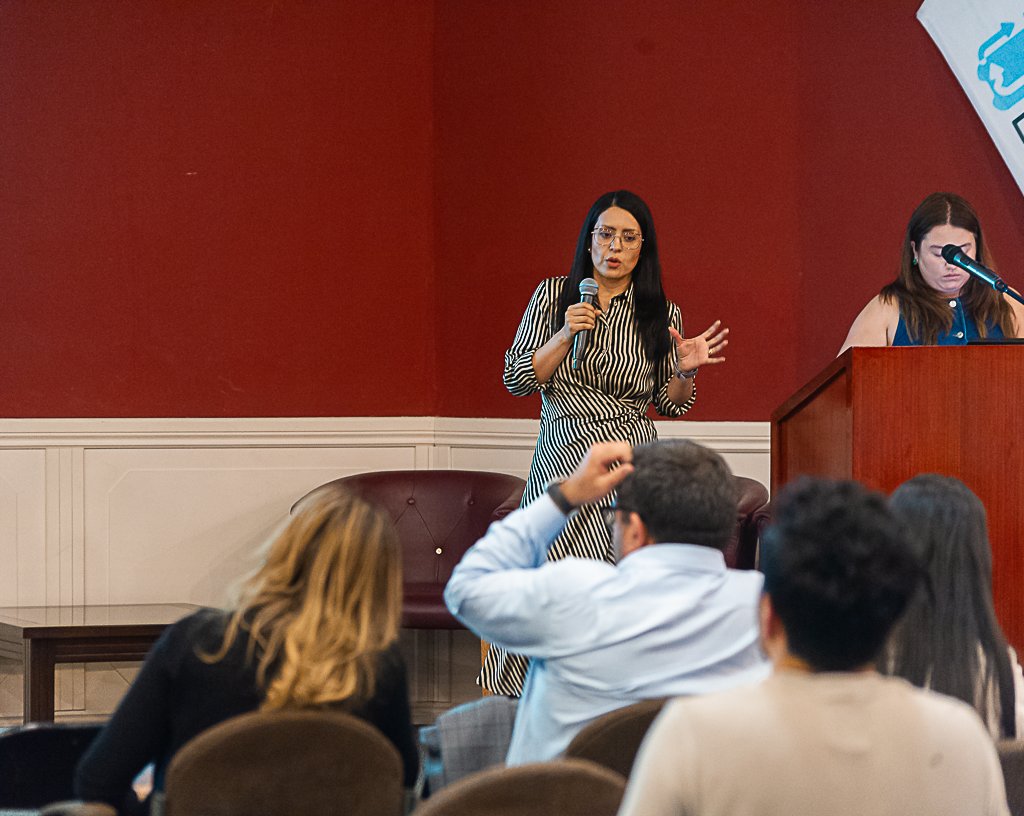 EcuadorMAE's tweet photo. En el evento, la directora del Proyecto #GRECI, Alexandra Cabrera destacó las acciones que se llevan a cabo durante el 2025, entre estas:
✔️Plan Nacional de Gestión Integral de residuos y desechos sólidos no peligrosos; y el
✔️ Plan Nacional de reducción de residuos plásticos. https://t.co/PwuK8N0GT0