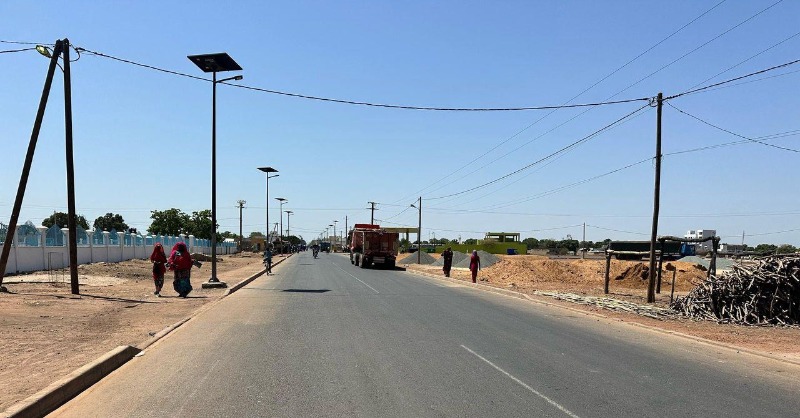 sonagedsa's tweet photo. 📍Médina Gounass – Daaka 2025
Nous désensablons les artères après avoir désherbé le site. Objectif : un Daaka propre, fluide et sûr pour tous les pèlerins.
#Daaka #SONAGED