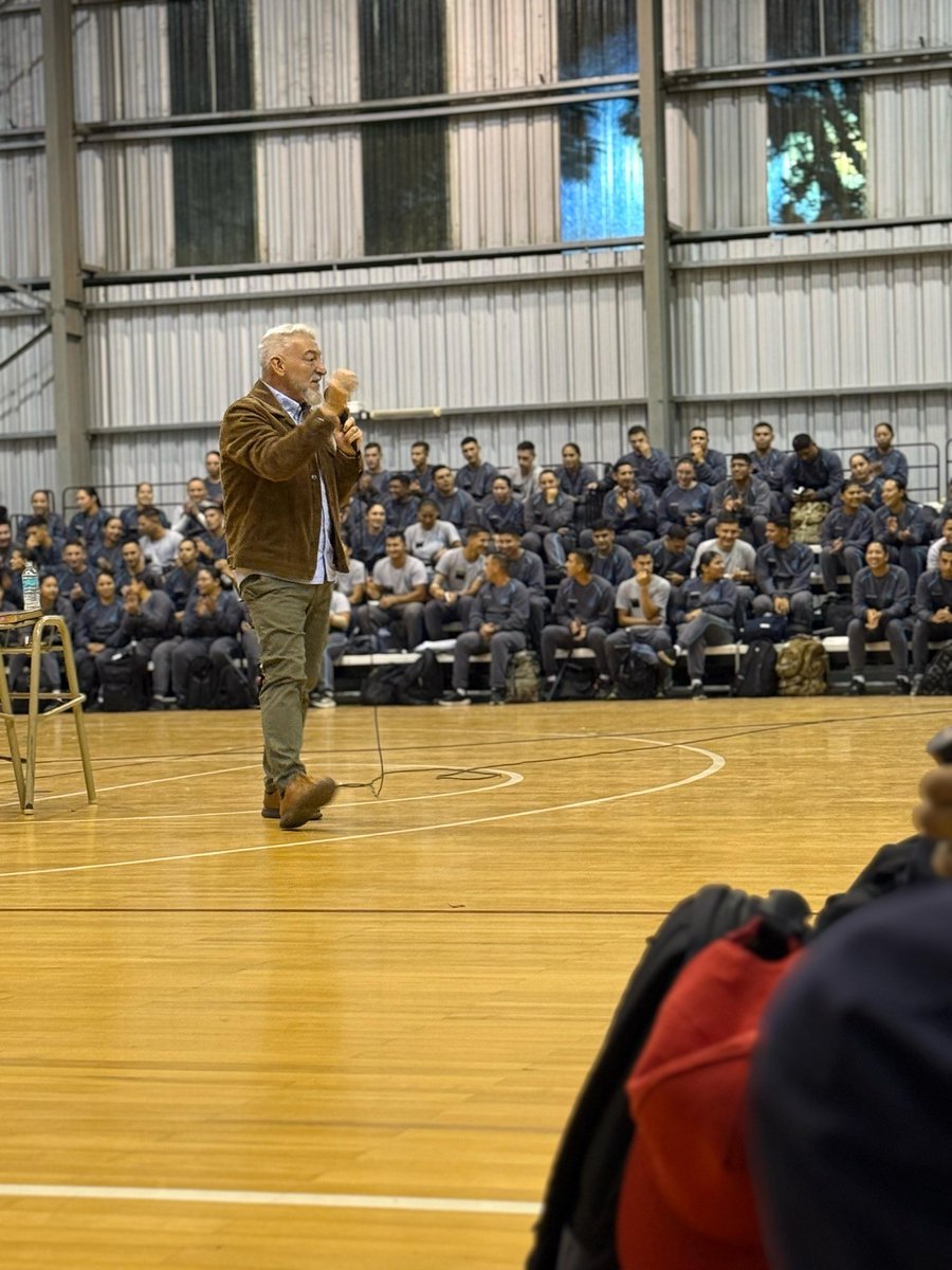 Osvaldo Carnival tweet media