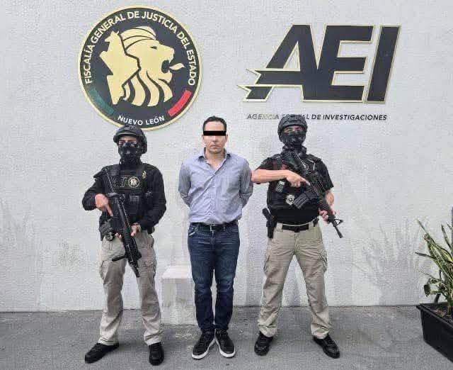 Y por pura presión de la sociedad éste desgraciado ya está detenido; pero lo importante del asunto: 
Mamás no le den oportunidad a éstos cabrones oportunistas!
El couch de tu hija no es tu cuate o amigo, no te vas al pedo con el y no se andan pellizcando las nalgas; ese respeto
