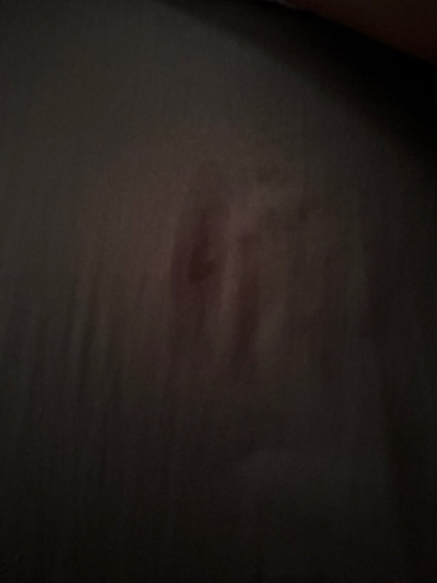 就跟老婆睡在一起挑逗了一下她 自己就湿成这样了  最后也没操她 反倒她忍不住一下子把我内裤扒了直接插进来操 爽的我直吐舌头 她一边问我是谁的骚狗一边把我亲的喘不过气 我爽的要翻白眼 神志不清的喊她掐我 这种感觉太爽了 能不能把我操喷 #女同 #les #女同性恋 #拉拉 #wlw #le