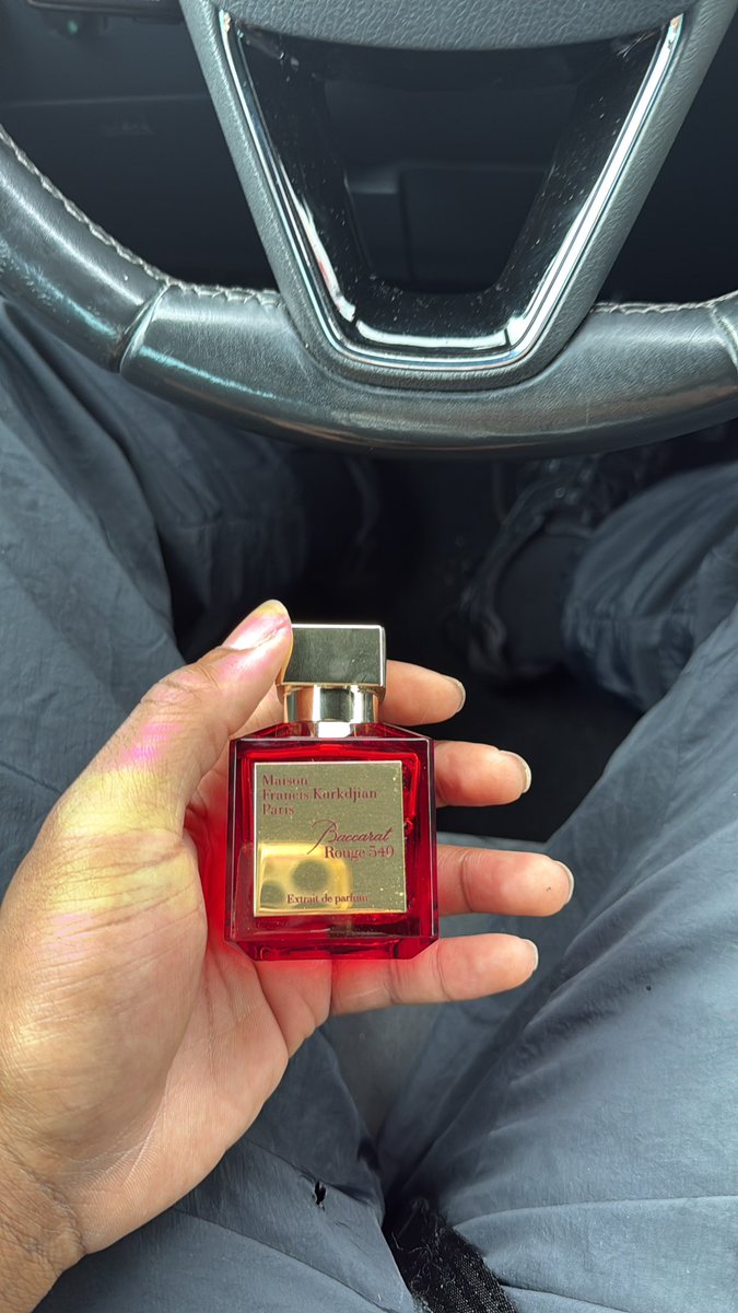 DOLOREN€FECTIVO tweet media