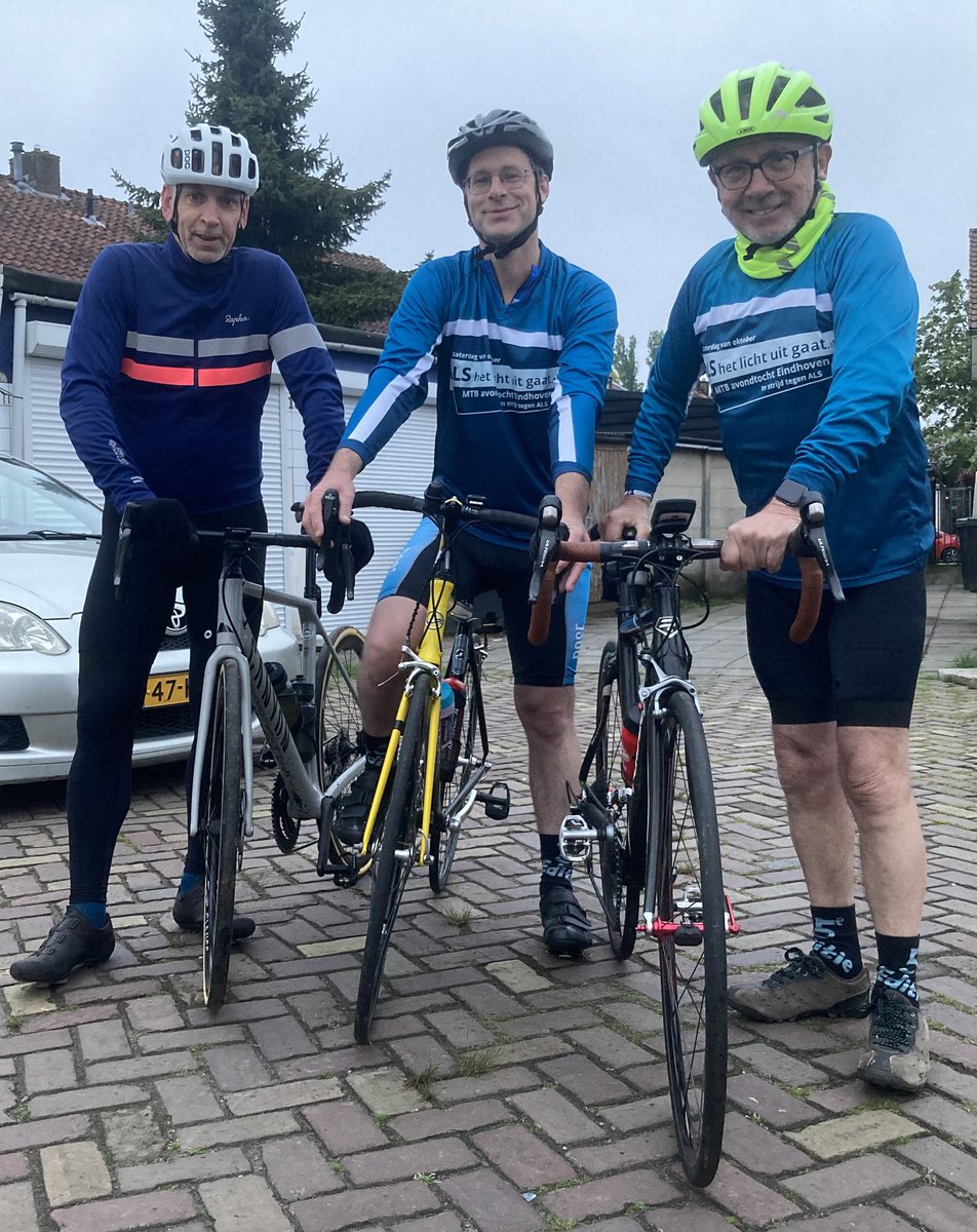 Ze zijn weer onderweg 🚴🚴‍♂️🚴. UMC Utrecht. Cheque overhandigen opbrengst ALS het licht uit gaat 2024. <a href="/ALS_WATB/">alshetlichtuitgaat</a> 
#mtbavondtocht