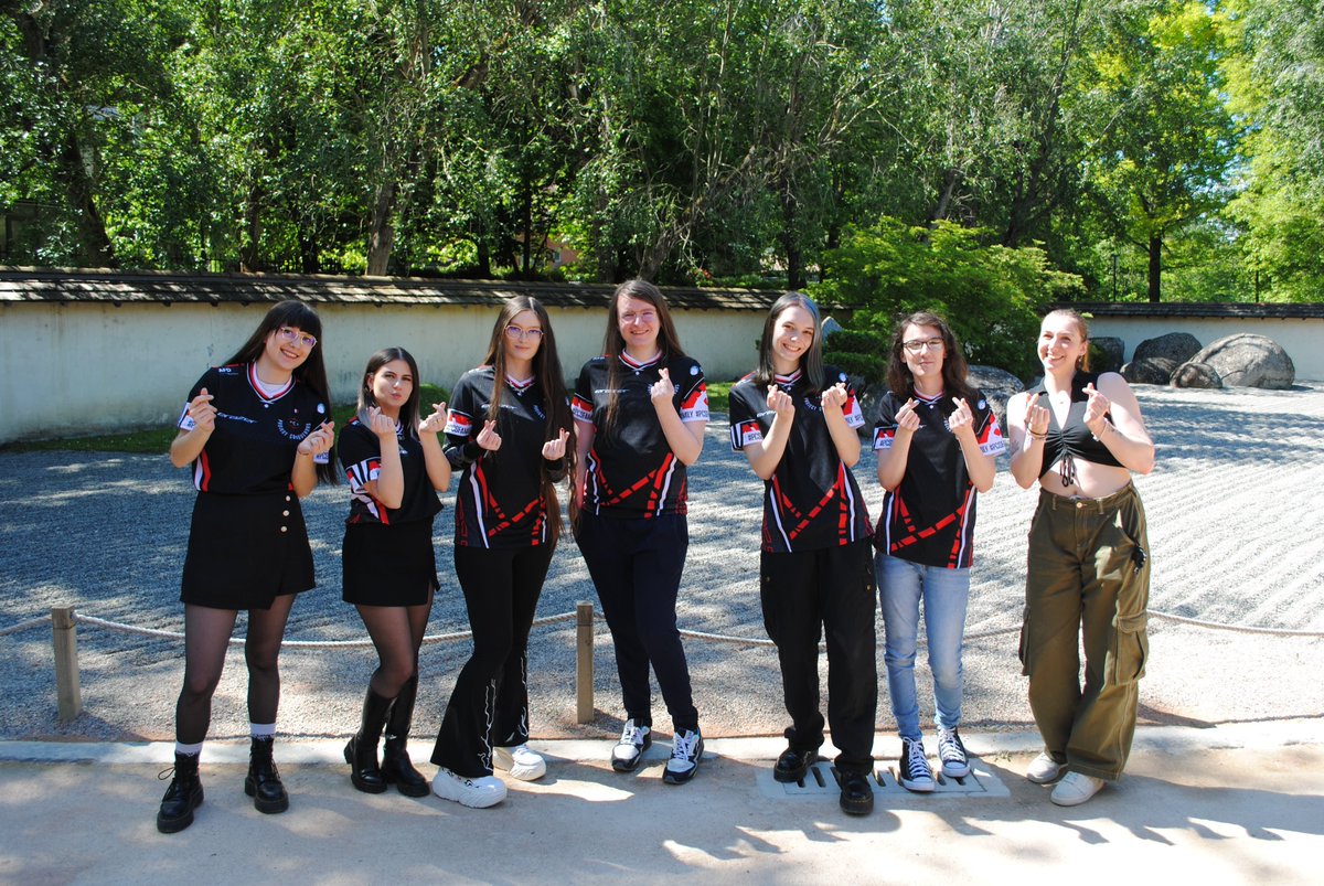 ⬇️<a href="/lunaphantasia/">Lunaphine</a> dont le Twitch (ou son odeur, je sais pas trop en faite) terrorise déjà toute la LAN

🚑<a href="/cpasetolol/">Eto</a> qui vient faire des sushis de ses adversaires (Parce qu'elles sont dans un jardin japonais et qu'elle joue Nami vous l'avez la team?)

On est ravie de vous