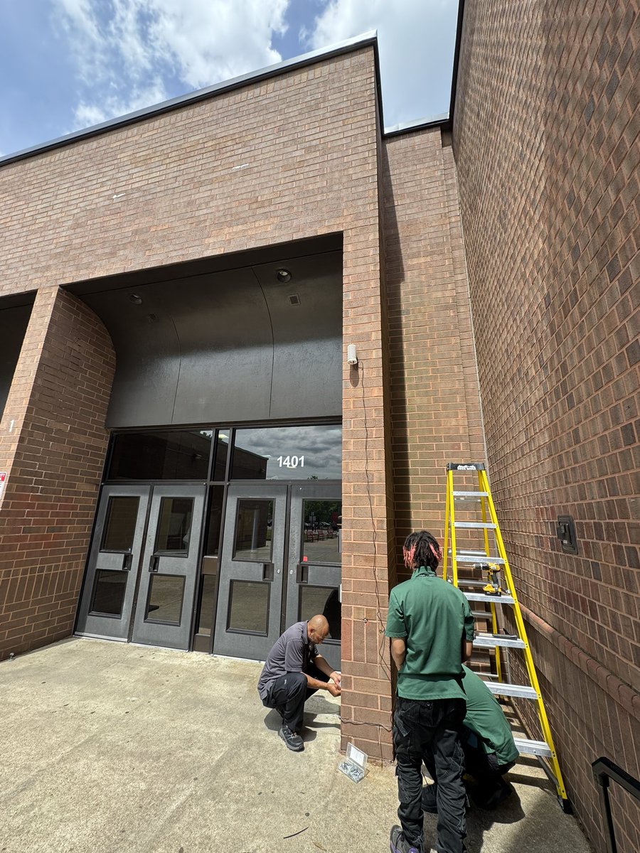 SLMillaci's tweet image. Thanks to Mr. Quick and our Ops Team for assisting with the install of 2 air quality sensors that will be used for a new camp this summer in partnership with the @cityofPortsVA Innovation District & VIPC. We will also integrate into our @PortsVASchools math and science curriculum