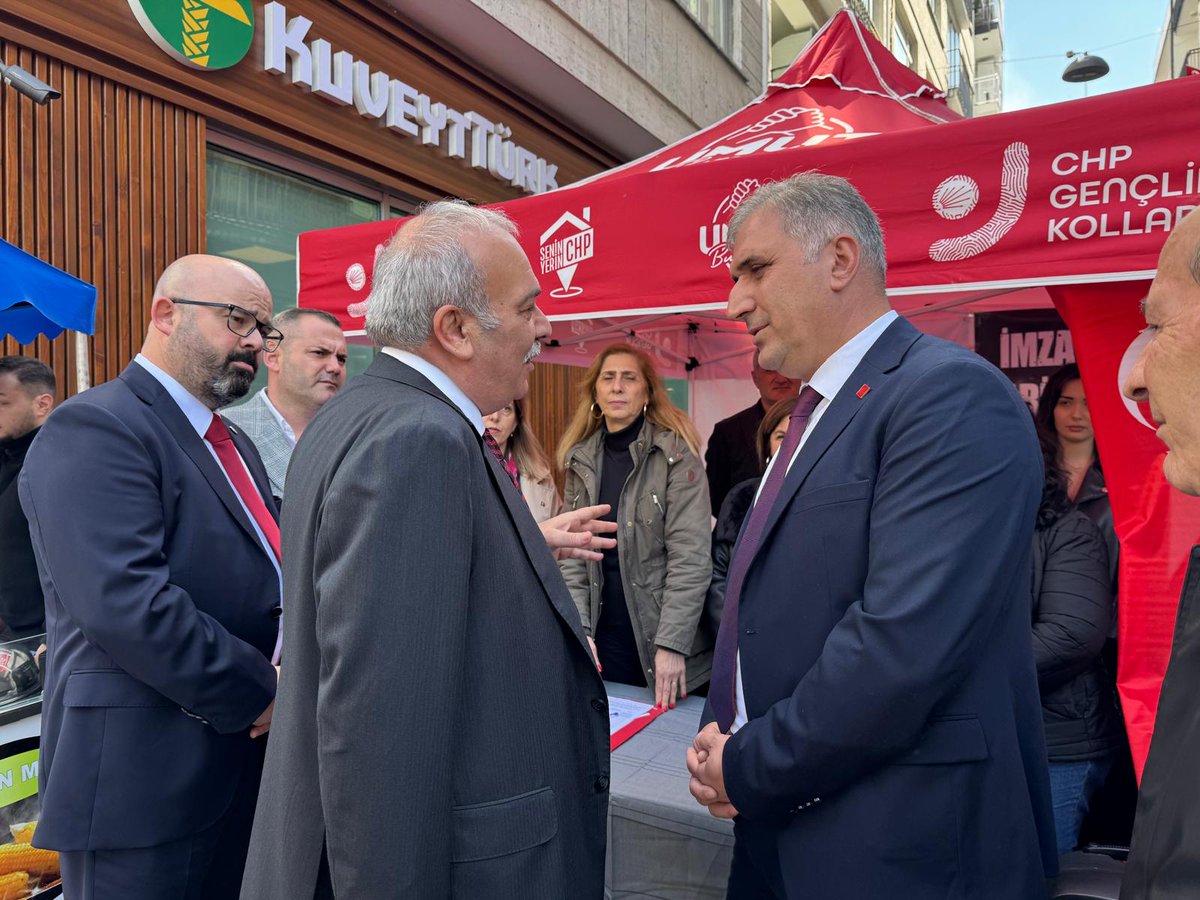 Müsavat Dervişoglu Türkiye'de en büyük sorunların hukuksuzluk ve adaletsizlik olduğunu vurguladı.
Bunlar demokratik çalışmalardır demokrasiye inanan herkesin bu çalışmalara katkı sunması gerekir@ekrem_imamoglu imza kampanyasında yapılan saldırıylageçmiş olsun ziyaretinde bulundu
