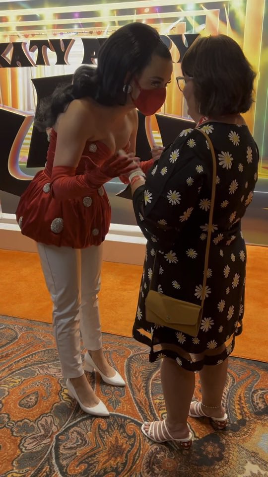 GrandmaKatycat's tweet photo. Thank you @katyperry  for always sharing your love, light and your smile. You've been a part of my life for 17 years and you helped heal a heart full of childhood trauma. Your music taught me to love myself. Don't ever change. . I love you for Lifetimes💕🫶🏼 ✌🏼 @kursatperry https://t.co/JVKeFTKIcs