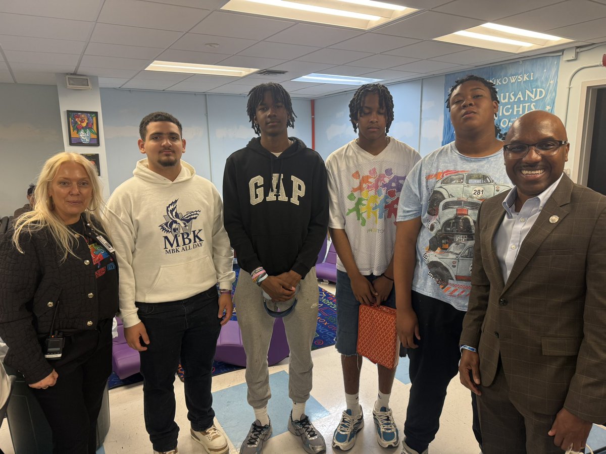david_possner's tweet image. MBK is about community, compassion, and respect.  Thank you to @TottenvillehsI for hosting today’s MBK event that centered on career pathways.  Our students had a wonderful time touring the school &amp;amp; all its amazing programs.