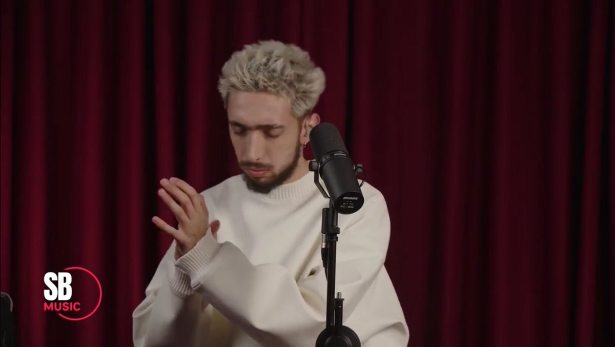 Andreitaarago's tweet photo. Pedazo planos del vídeo de YouTube dios mío, q guapo y que expresivo que es.
Le amooooo https://t.co/s1hRwrh0vt