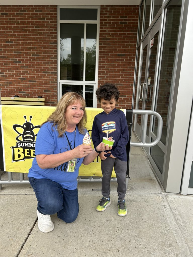 Testing treat day! Our students have worked hard all year, and our wonderful <a href="/SummitPTA/">SummitElementaryPTO</a> brought the Mingles soft serve truck to Summit today! Every student and teacher got a free ice cream 🍦 cone for their hard work and efforts with testing! <a href="/FHSchools/">FHSD</a>