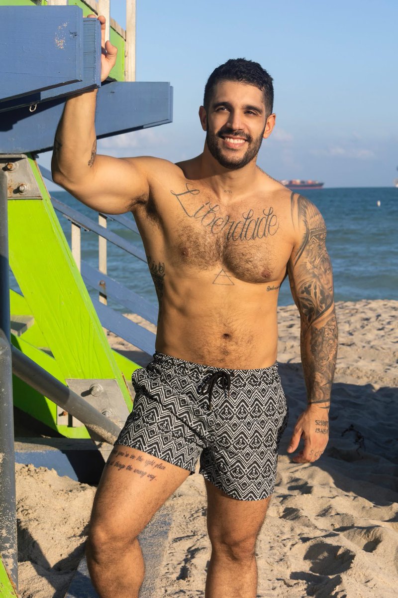 Happy weekend! 
soundcloud.com/alexlodj/omw20…

Music Included:
- I Want Your Soul – Armand Van Helden (Alex Lo Intro Private Remix)
- Lose Control – Teddy Swims (Alex Lo Remix)
- Hypnotized – Anyma ft. Ellie Goulding (Alex Lo Remix)
- Lost – Frank Ocean vs. Santander (Alex Lo Mashup)