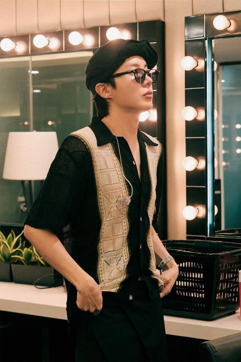 BTS_inSpain2's tweet image. Canal #HopeTo de BTS en Instagram 

💜: Listos para divertirnos en Singapur 💜

Link del canal: instagram.com/channel/AbYmW6…  

#HOPE_ON_THE_STAGE_TOUR 
#JHOPE 
-🦄