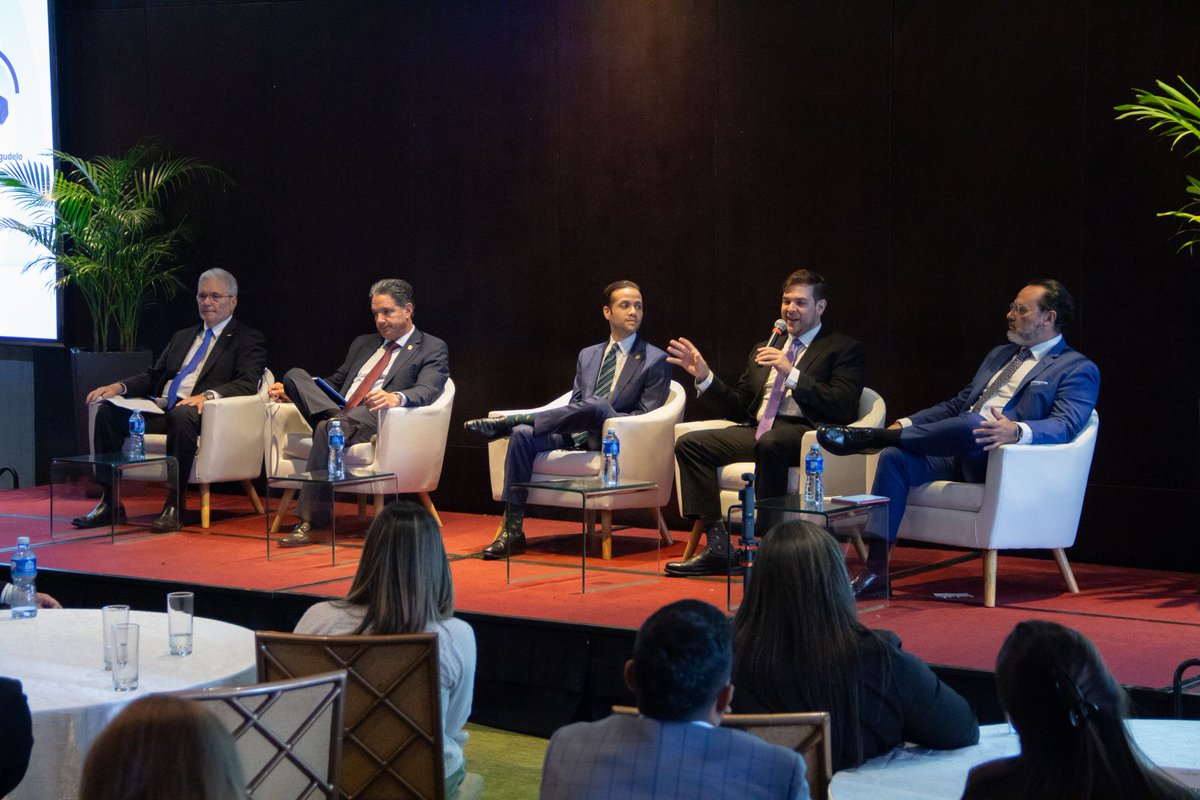 CNC Panamá (@cncpanama) on Twitter photo El expresidente del CNC, <a href="/iahalman/">Irvin A. Halman</a>, moderó el panel de cierre del Foro de Tecnología e Innovación: Rediseñando el Futuro, organizado por CASEM, síndicos del CNC.
Un espacio clave de diálogo público-privado hacia un Panamá más competitivo.
#TransformacionDigital #Innovacion El expresidente del CNC, <a href="/iahalman/">Irvin A. Halman</a>, moderó el panel de cierre del Foro de Tecnología e Innovación: Rediseñando el Futuro, organizado por CASEM, síndicos del CNC.
Un espacio clave de diálogo público-privado hacia un Panamá más competitivo.
#TransformacionDigital #Innovacion