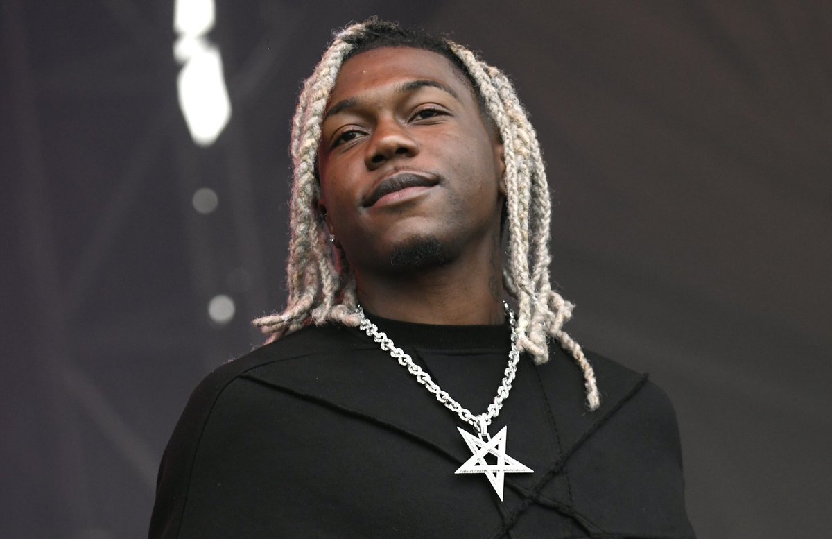 zion 𖤐 tweet media