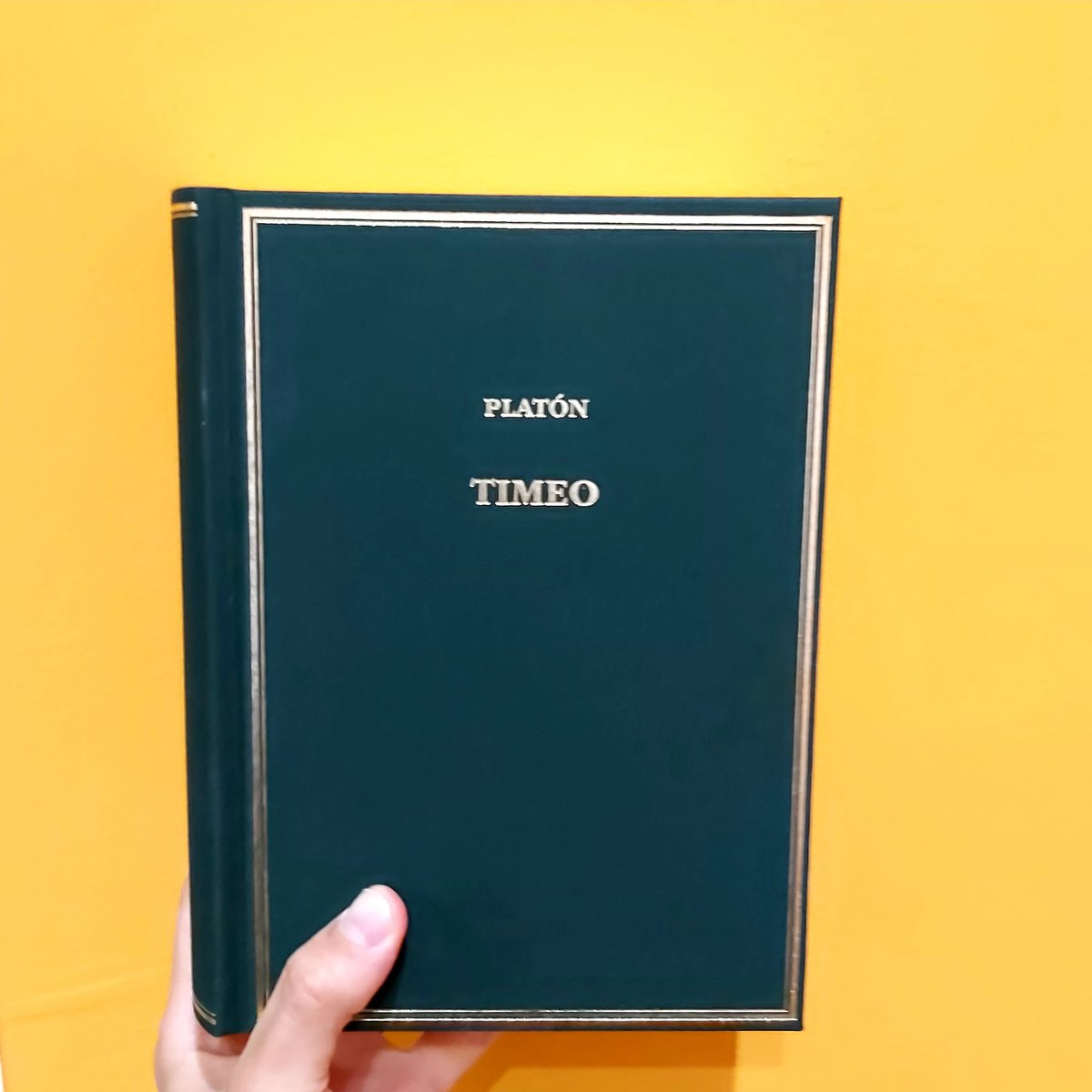 Meta Librería (@metalibreria) on Twitter photo Completa nueva edición crítica del diálogo platónico, con formato a doble página del texto griego y la versión española; la obra incluye un detallado estudio previo a cargo de los traductores y editores Ramón Serrano y Mercedes Díaz. <a href="/EditorialCSIC/">Editorial CSIC</a>
👉metalibreria.com/producto/timeo… Completa nueva edición crítica del diálogo platónico, con formato a doble página del texto griego y la versión española; la obra incluye un detallado estudio previo a cargo de los traductores y editores Ramón Serrano y Mercedes Díaz. <a href="/EditorialCSIC/">Editorial CSIC</a>
👉metalibreria.com/producto/timeo…