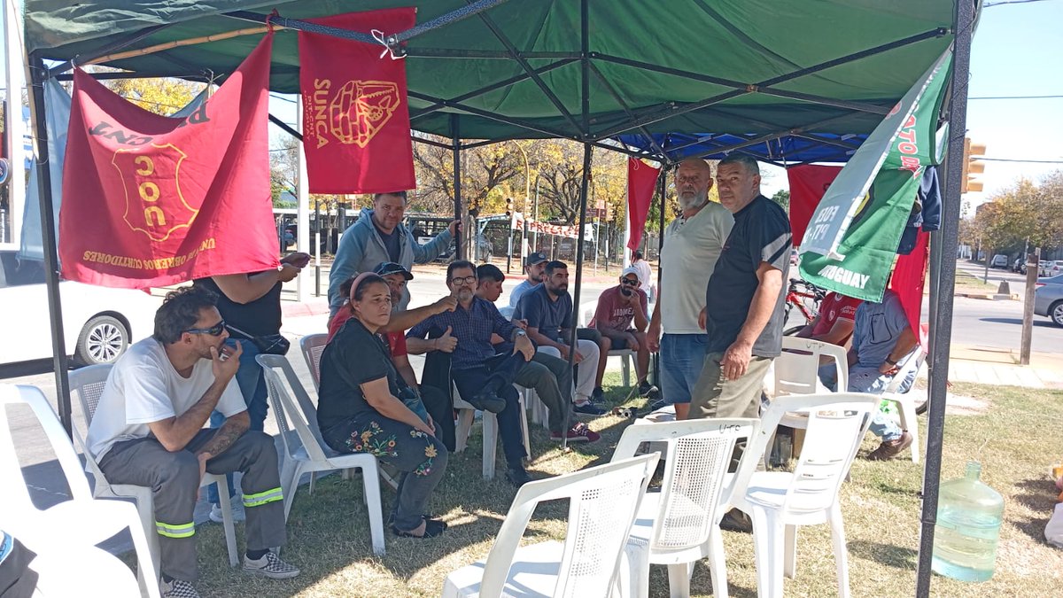 csiuruguay's tweet photo. Nos encontramos en Paysandú escuchando a las y los compañeros de Paycueros.
Es fundamental continuar bregando por el armado de un PLAN de Desarrollo industrial. 
De lo contrario seguiremos sufriendo estás situaciones. https://t.co/Zpmz0z6TLG
