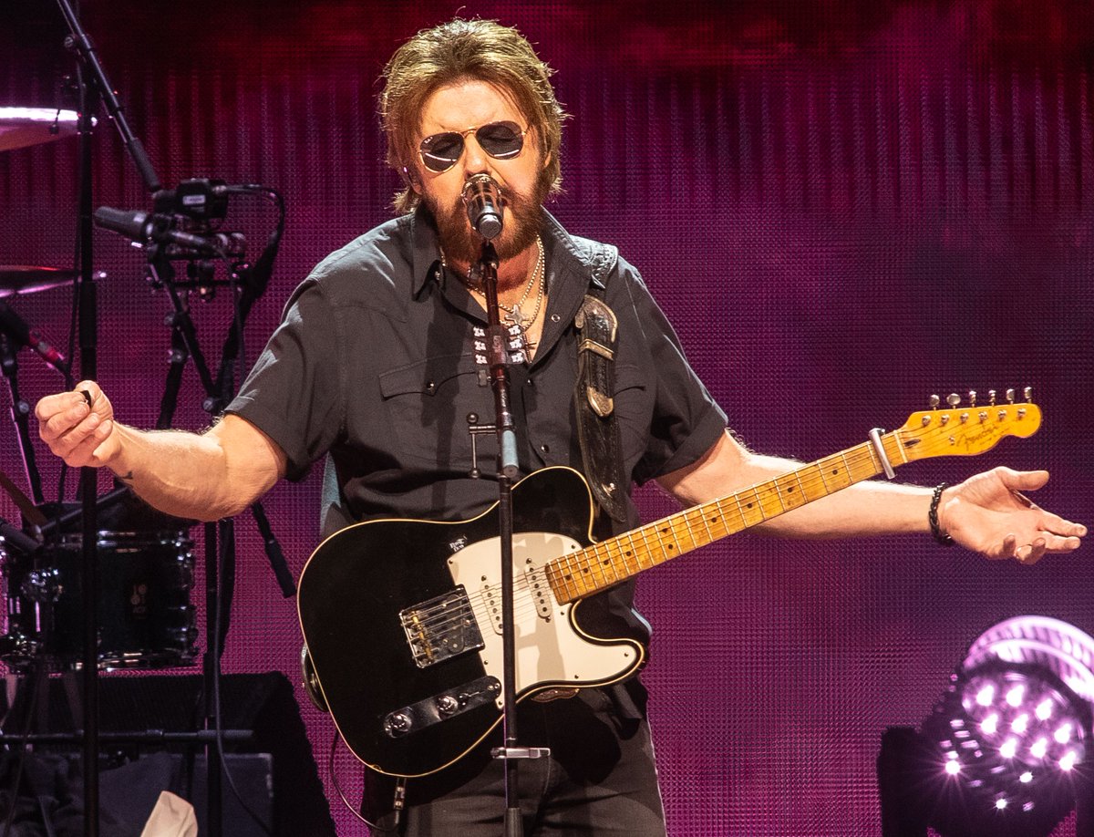 ListenIowa's tweet image. REVIEW: Brooks &amp;amp; Dunn show Des Moines that they are far from finished. 
bit.ly/431lNOr 
@iaeventscenter @brooksanddunn