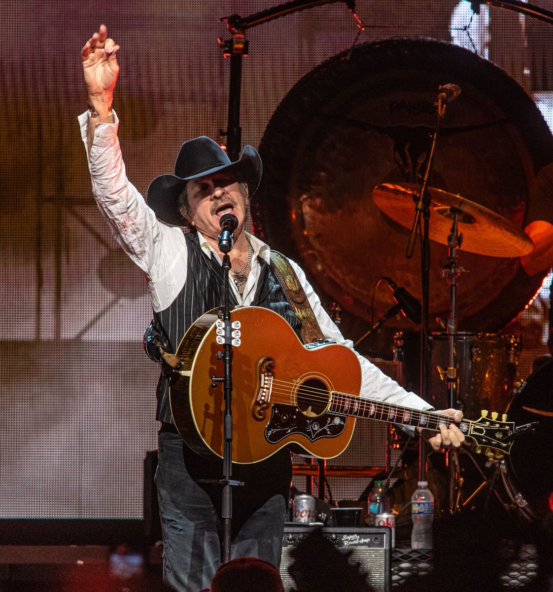 ListenIowa's tweet image. REVIEW: Brooks &amp;amp; Dunn show Des Moines that they are far from finished. 
bit.ly/431lNOr 
@iaeventscenter @brooksanddunn