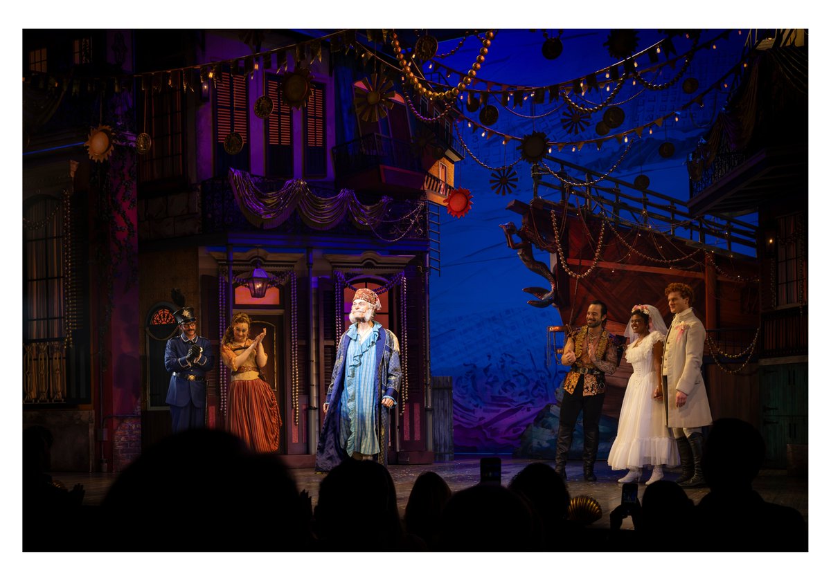 ShowPeopleMag's tweet photo. Opening Night #CurtainCall on #Broadway of Pirates! The Penzance Musical  produced by Roundabout Theatre Company starring #RaminKarimloo #JinkxMonsoon + #DavidHydePierce 
📷 Nicole Wilson     

#Bway #Musicaltheater #OpeningNight https://t.co/6YIMHwhUGp
