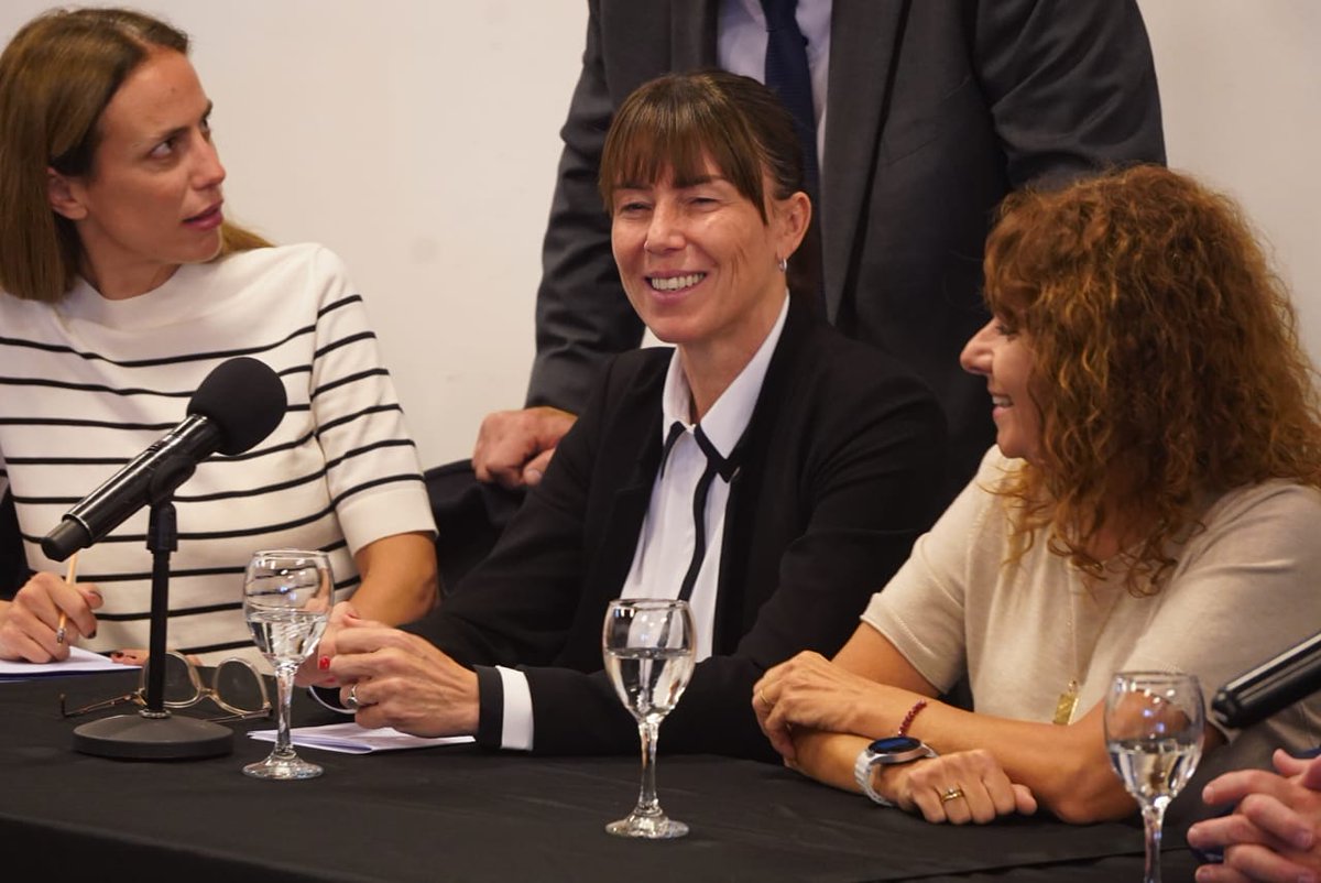 tanapasqualini's tweet photo. Junto a @julietacorroza participé de la apertura de sobres para la ampliación de la planta potabilizadora Mari Menuco.
☝🏼Obra clave para mejorar la infraestructura de distribución de agua en la región, que llegará a más barrios y mejorará la calidad de vida de las y los vecinos. https://t.co/QA89KnK98h