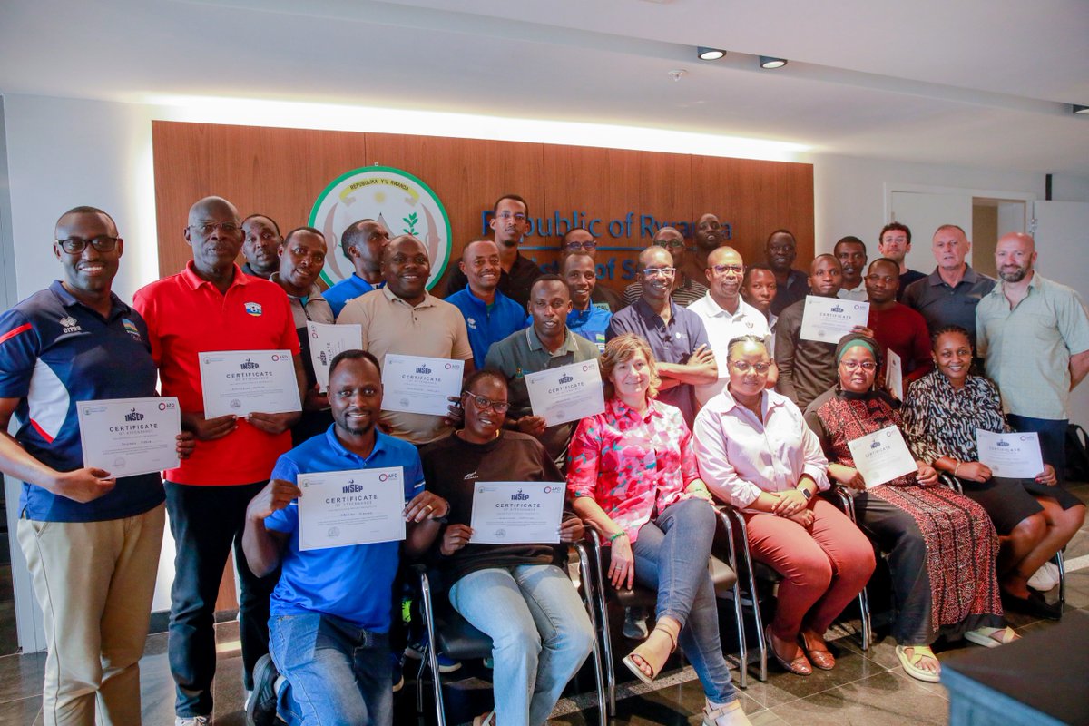 Rwanda_Sports's tweet image. Today, the 3-day workshop on ‘Structuring a federal performance model and coach training strategies’ organized by MINISPORTS, @AFD_France  and INSEP officially concluded.
Over the past days, technical directors and senior coaches strengthened their skills and vision for Rwanda’s…
