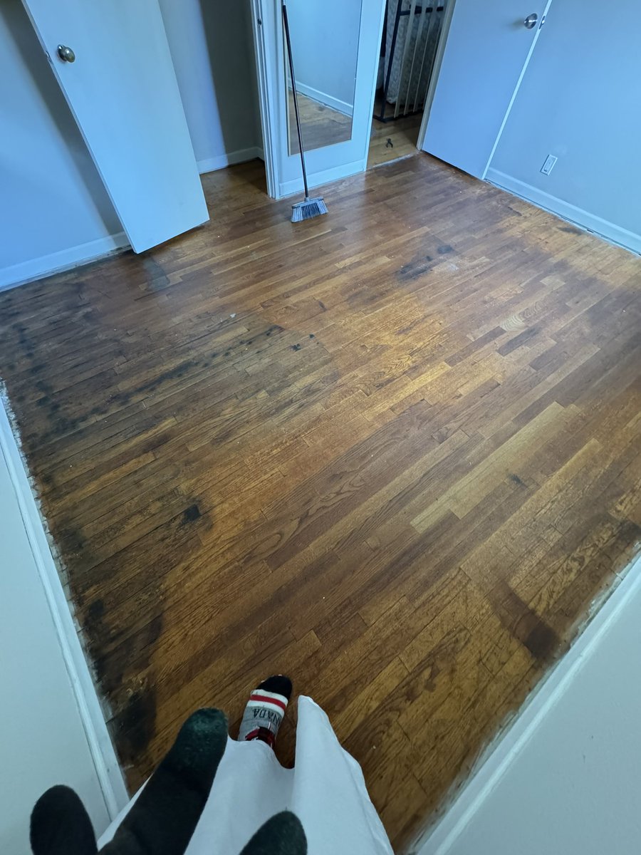 sabir_sarkawt's tweet image. ✨ Before &amp;amp; After Reveal ✨ Hiring a floor contractor would’ve cost me $3,500...
but I did it myself for just $400!
Swipe to see the final result — it was so worth it! If you believe in DIY magic, leave a comment below!

#BeforeAndAfter #DIYHomeProjects #UncleSaroofficial