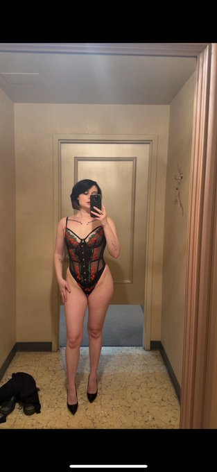 Watch Harli Kane's leaked NSFW photo on TwXstars